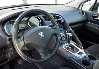 Подержанный автомобиль Peugeot 3008 2012 года (10 фото)