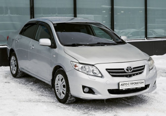 Подержанный автомобиль Toyota Corolla Sedan 2007 года (7 фото)