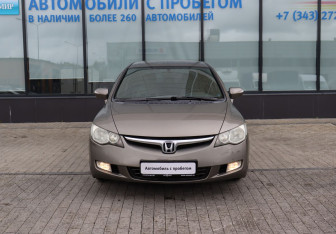 Подержанный автомобиль Honda Civic Sedan 2007 года (8 фото)