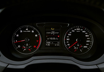 Подержанный автомобиль Audi Q3 2014 года (18 фото)