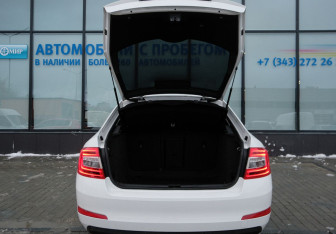 Подержанный автомобиль Skoda Octavia Liftback 2014 года (21 фото)