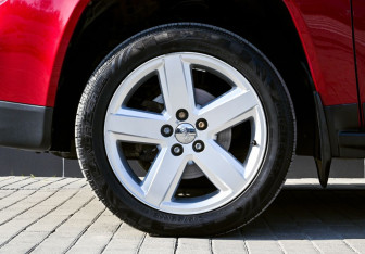Подержанный автомобиль Jeep Compass 2012 года (22 фото)