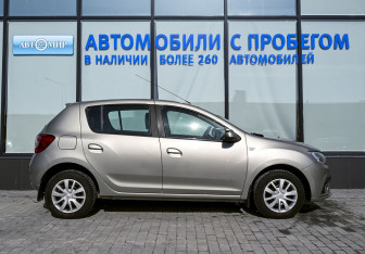 Подержанный автомобиль Renault Sandero 2018 года (6 фото)