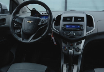 Подержанный автомобиль Chevrolet Aveo Sedan 2013 года (11 фото)