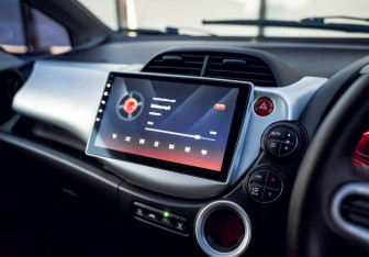Подержанный автомобиль Honda Fit 2013 года (10 фото)