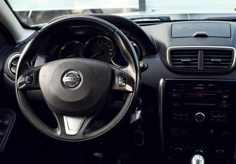 Подержанный автомобиль Nissan Terrano 2018 года (18 фото)