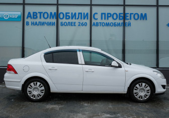 Подержанный автомобиль Opel Astra Sedan 2012 года (6 фото)
