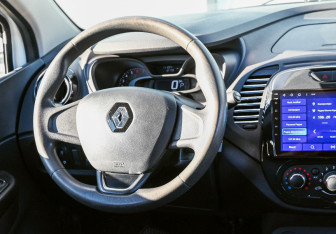 Подержанный автомобиль Renault Kaptur 2019 года (17 фото)