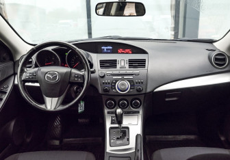 Подержанный автомобиль Mazda 3 Hatchback 2011 года (17 фото)