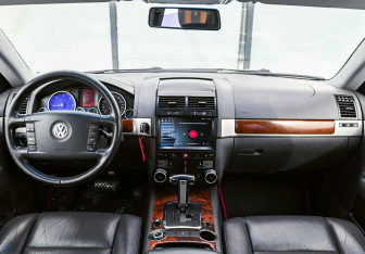 Подержанный автомобиль Volkswagen Touareg 2008 года (12 фото)