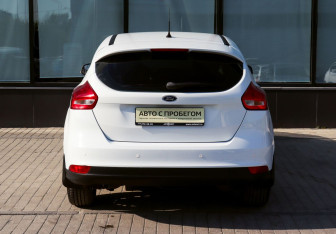 Подержанный автомобиль Ford Focus Hatchback 2016 года (4 фото)