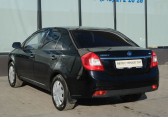 Подержанный автомобиль Geely GC6 2014 года (3 фото)