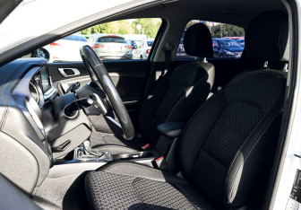 Подержанный автомобиль Kia Ceed Hatchback 2019 года (14 фото)