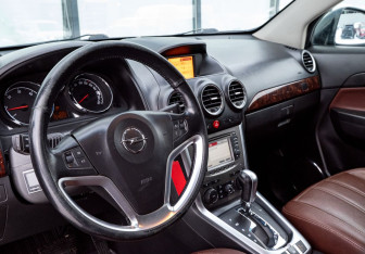Подержанный автомобиль Opel Antara 2014 года (9 фото)