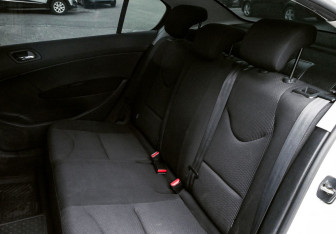 Подержанный автомобиль Peugeot 408 2013 года (15 фото)