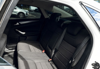 Подержанный автомобиль Ford Mondeo Liftback 2011 года (20 фото)