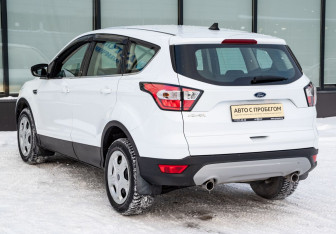 Подержанный автомобиль Ford Kuga 2018 года (3 фото)