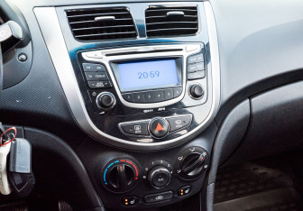 Подержанный автомобиль Hyundai Solaris Sedan 2011 года (15 фото)