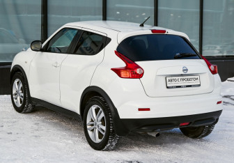 Подержанный автомобиль Nissan Juke 2011 года (3 фото)