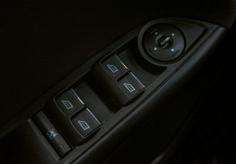 Подержанный автомобиль Ford Focus Sedan 2011 года (17 фото)