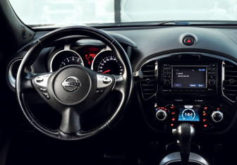 Подержанный автомобиль Nissan Juke 2011 года (18 фото)
