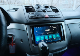 Подержанный автомобиль Mercedes-Benz Viano 2010 года (12 фото)