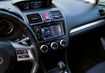 Подержанный автомобиль Subaru XV 2014 года (10 фото)