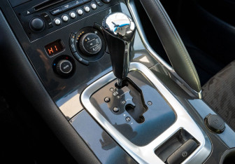 Подержанный автомобиль Peugeot 3008 2012 года (14 фото)