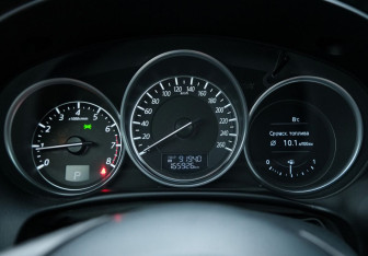 Подержанный автомобиль Mazda CX-5 2015 года (15 фото)