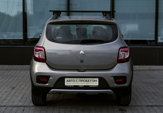 Подержанный автомобиль Renault Sandero 2017 года (4 фото)