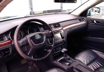 Подержанный автомобиль Skoda Superb Liftback 2011 года (16 фото)