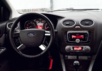 Подержанный автомобиль Ford Focus Sedan 2008 года (18 фото)