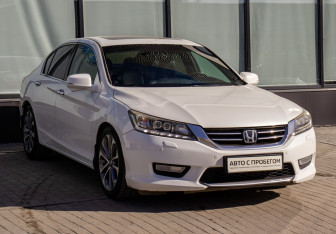 Подержанный автомобиль Honda Accord Sedan 2013 года (7 фото)