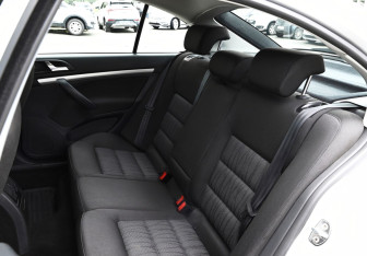 Подержанный автомобиль Skoda Octavia Liftback 2011 года (17 фото)