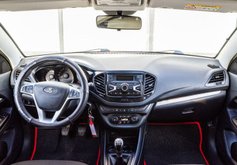 Подержанный автомобиль LADA (ВАЗ) Vesta Sedan 2018 года (10 фото)