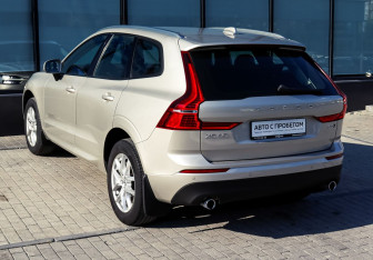 Подержанный автомобиль Volvo XC60 2018 года (3 фото)