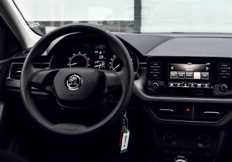 Подержанный автомобиль Skoda Rapid Liftback 2021 года (18 фото)