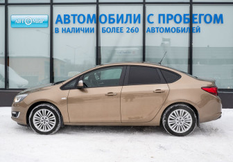 Подержанный автомобиль Opel Astra Sedan 2012 года (2 фото)