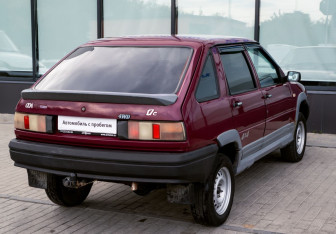 Подержанный автомобиль ИЖ 2126 «Ода» 2004 года (5 фото)