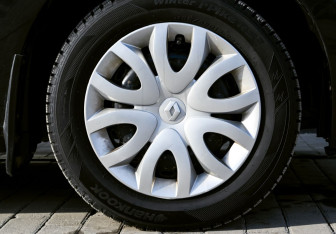 Подержанный автомобиль Renault Sandero 2015 года (22 фото)