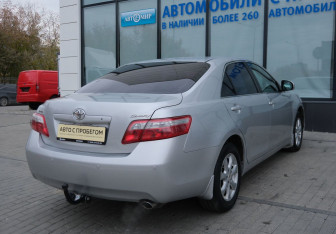 Подержанный автомобиль Toyota Camry Sedan 2011 года (5 фото)