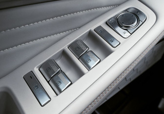 Подержанный автомобиль GAC GS8 2023 года (17 фото)