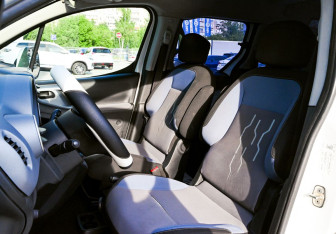 Подержанный автомобиль Peugeot Partner 2012 года (14 фото)