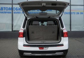 Подержанный автомобиль Chevrolet Orlando 2012 года (17 фото)