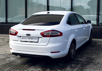 Подержанный автомобиль Ford Mondeo Liftback 2011 года (5 фото)