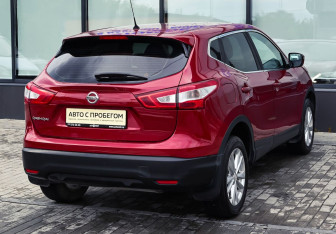 Подержанный автомобиль Nissan Qashqai 2014 года (19 фото)