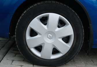 Подержанный автомобиль Renault Logan Sedan 2008 года (18 фото)