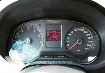 Подержанный автомобиль Volkswagen Polo Sedan 2012 года (11 фото)