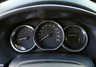 Подержанный автомобиль Renault Sandero 2019 года (18 фото)