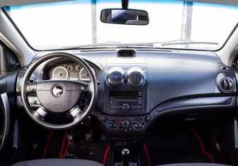 Подержанный автомобиль Chevrolet Aveo Sedan 2008 года (12 фото)